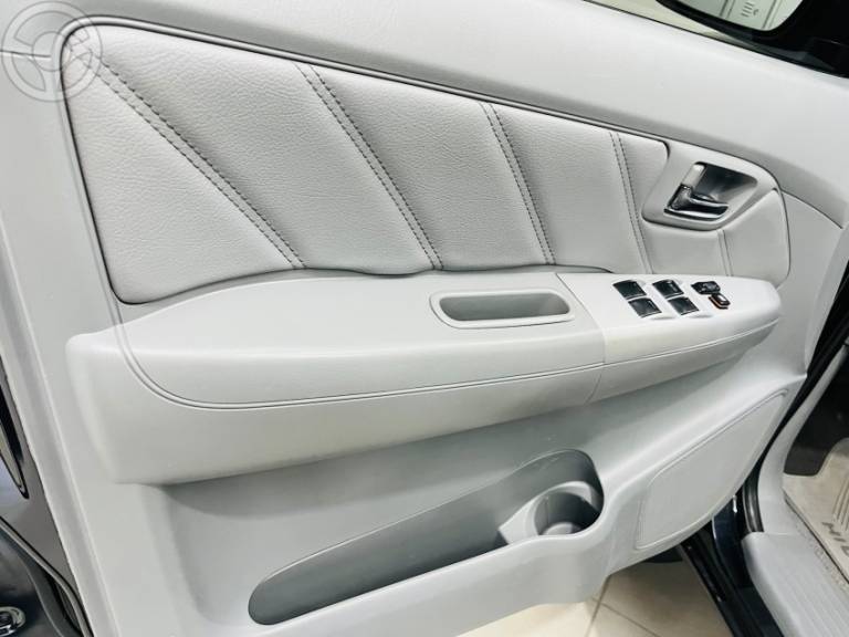 TOYOTA - HILUX 3.0 SRV 4X4 CD 16V TURBO INTERCOOLER DIESEL 4P MANUAL - 2010/2011 - PRETA - R$ 114.900,00