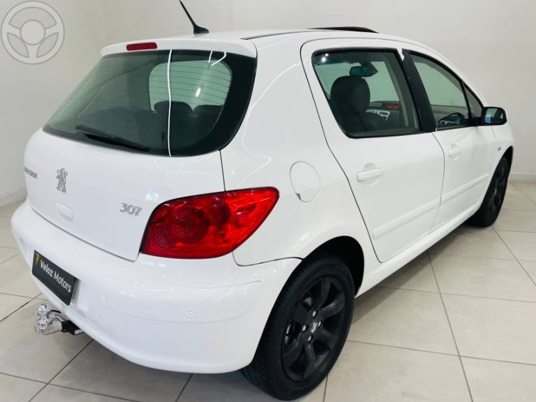 PEUGEOT - 307 2.0 PREMIUM 16V FLEX 4P AUTOMÁTICO - 2011/2012 - BRANCA - R$ 31.990,00