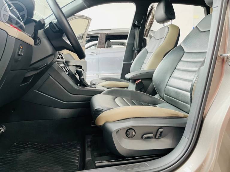 VOLKSWAGEN - TAOS 1.4 16V LAUNCHING TSI FLEX 4P AUTOMÁTICO - 2021/2022 - BEGE - R$ 153.000,00