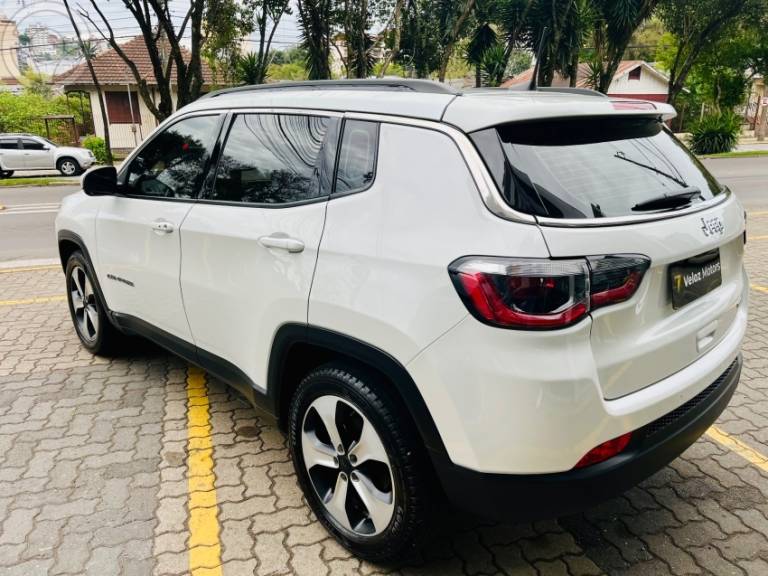 JEEP - COMPASS 2.0 16V FLEX LONGITUDE AUTOMÁTICO - 2017/2018 - BRANCA - R$ 93.990,00