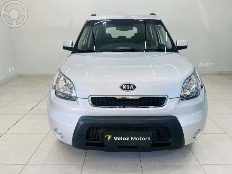 KIA MOTORS - SOUL 1.6 EX 16V FLEX 4P AUTOMÁTICO - 2010/2011 - PRATA - R$ 47.900,00