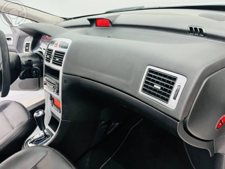 PEUGEOT - 307 2.0 PREMIUM 16V FLEX 4P AUTOMÁTICO - 2011/2012 - BRANCA - R$ 29.990,00