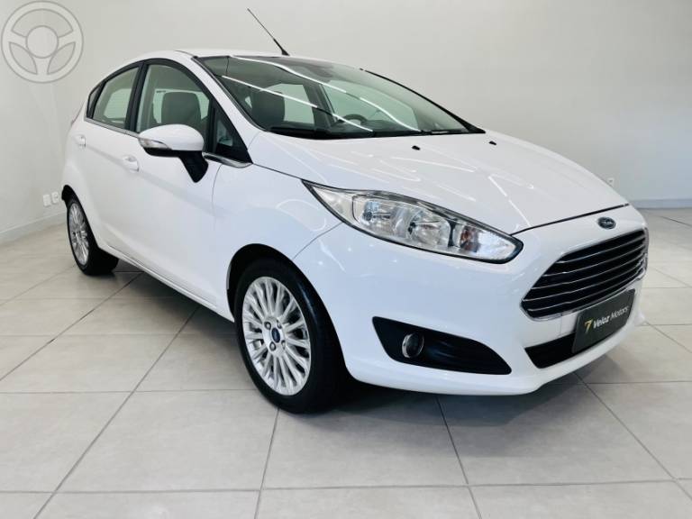 FORD - FIESTA 1.6 TITANIUM HATCH 16V FLEX 4P AUTOMÁTICO - 2014/2015 - BRANCA - R$ 50.990,00