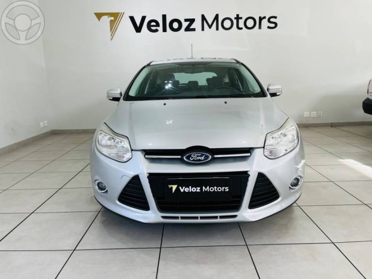 FORD - FOCUS 2.0 SE HATCH 16V FLEX 4P AUTO - 2014/2015 - PRATA - R$ 55.990,00