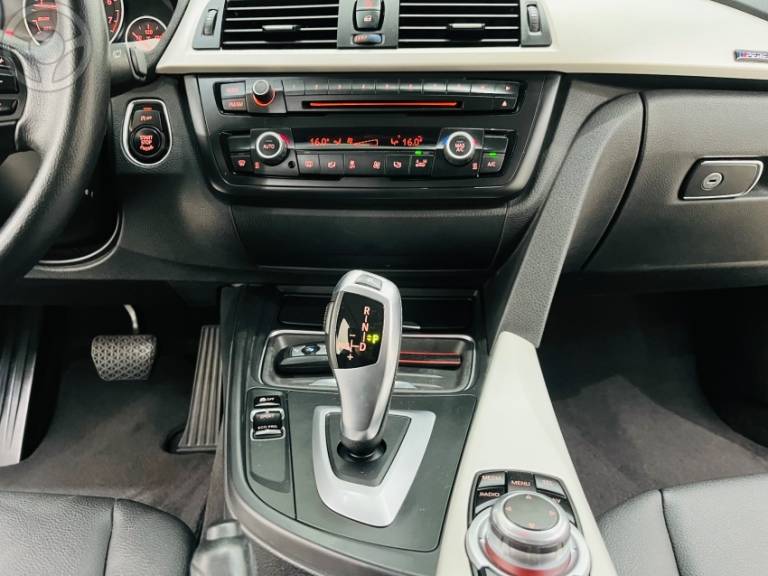 BMW - 320I 2.0 16V TURBO 4P AUTOMÁTICO - 2013/2014 - BRANCA - R$ 94.999,00
