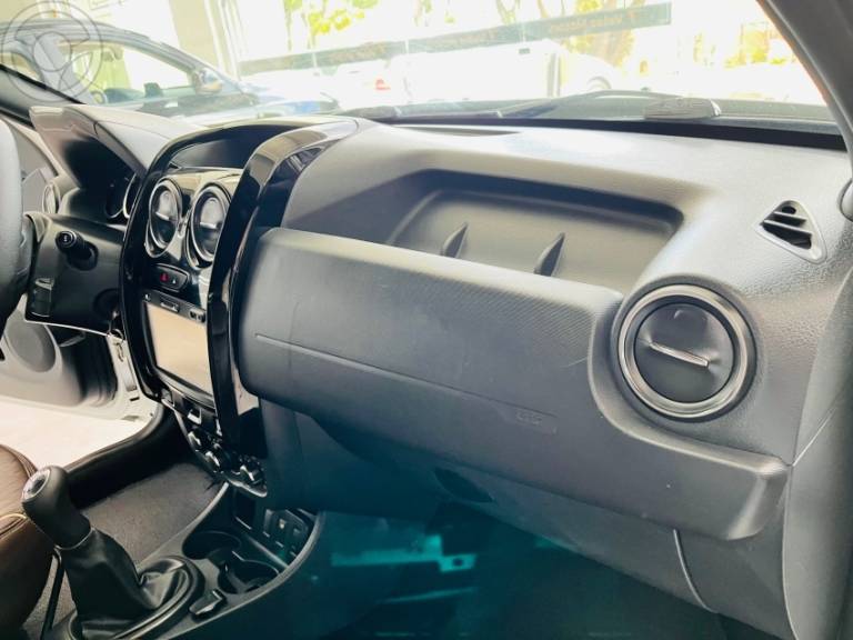 RENAULT - DUSTER OROCH 1.6 16V FLEX DYNAMIQUE 4P MANUAL - 2018/2019 - BRANCA - R$ 72.900,00