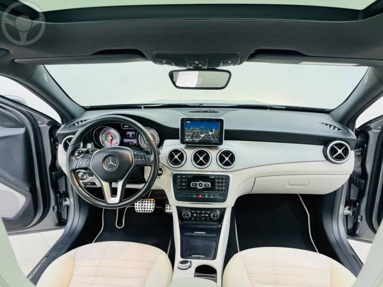 MERCEDES-BENZ - GLA 200 1.6 CGI VISION 16V TURBO FLEX 4P AUTOMÁTICO - 2015/2015 - CINZA - R$ 115.900,00
