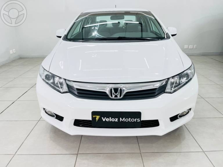 HONDA - CIVIC 1.8 LXS 16V FLEX 4P AUTOMÁTICO - 2012/2013 - BRANCA - R$ 69.900,00