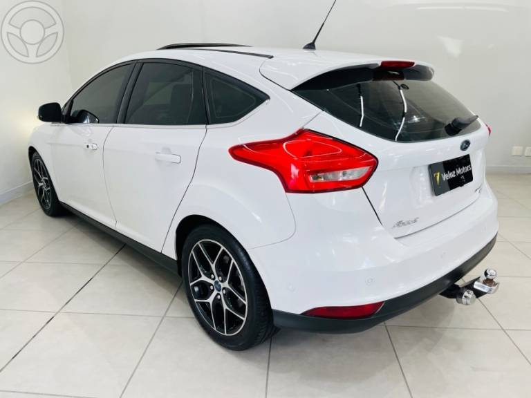 FORD - FOCUS 2.0 TITANIUM PLUS 16V FLEX 4P AUTOMÁTICO - 2015/2016 - BRANCA - R$ 74.500,00