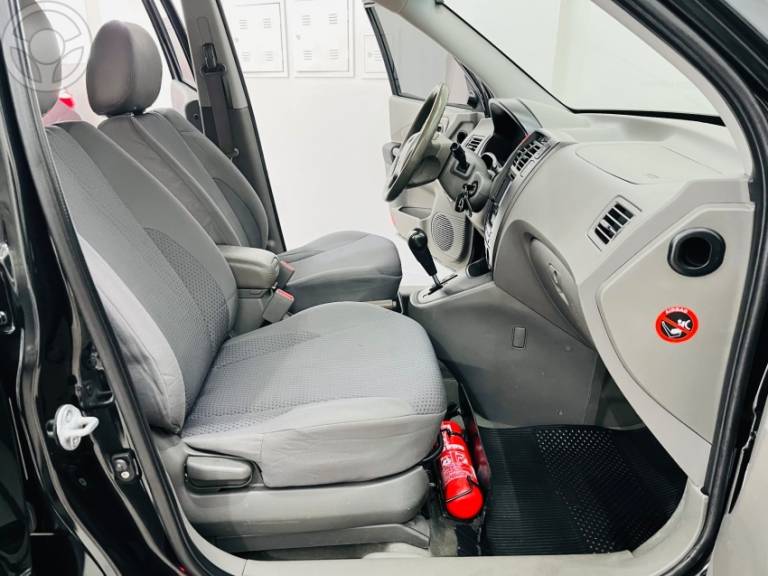 HYUNDAI - TUCSON 2.0 MPFI GLS 16V 143CV 2WD FLEX 4P AUTOMÁTICO - 2013/2014 - PRETA - R$ 58.900,00