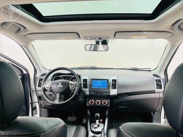 MITSUBISHI - OUTLANDER 2.0 16V 4P AUTOMÁTICO - 2011/2012 - BRANCA - R$ 59.900,00