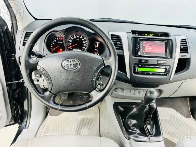 TOYOTA - HILUX 3.0 SRV 4X4 CD 16V TURBO INTERCOOLER DIESEL 4P MANUAL - 2010/2011 - PRETA - R$ 114.900,00