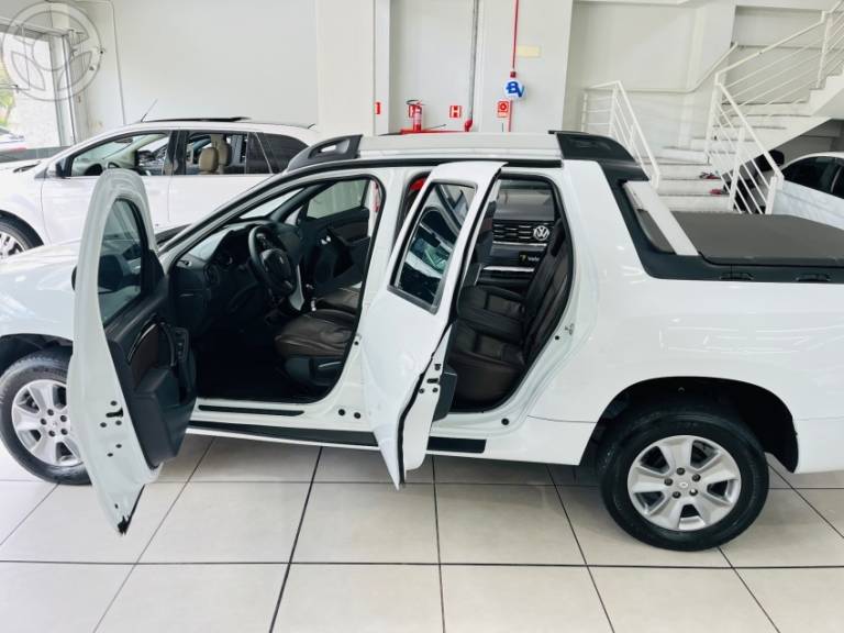 RENAULT - DUSTER OROCH 1.6 16V FLEX DYNAMIQUE 4P MANUAL - 2018/2019 - BRANCA - R$ 72.900,00