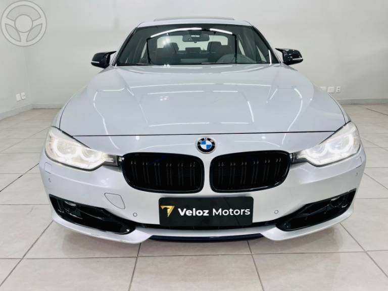 BMW - 335I 3.0 SPORT SEDAN 24V 4P AUTOMÁTICO - 2012/2013 - PRATA - R$ 178.900,00