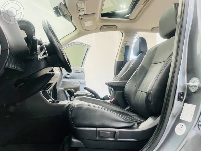 MITSUBISHI - OUTLANDER 3.0 GT 4X4 V6 24V 4P AUTOMÁTICO - 2015/2016 - PRATA - R$ 106.000,00