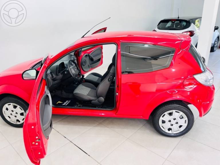 FORD - KA 1.0 MPI 8V FLEX 2P MANUAL - 2012/2013 - VERMELHA - R$ 27.900,00