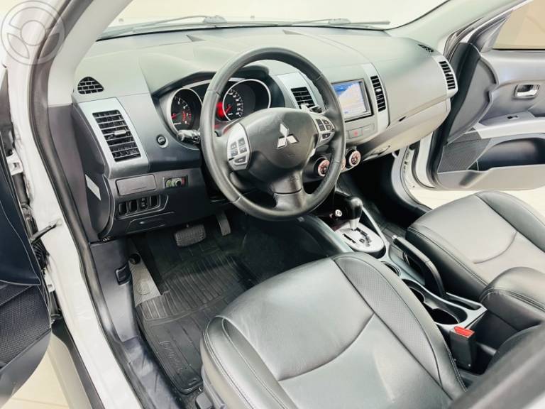 MITSUBISHI - OUTLANDER 2.0 16V 4P AUTOMÁTICO - 2011/2012 - BRANCA - R$ 59.900,00