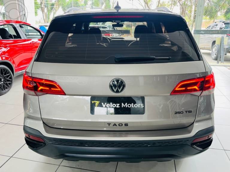 VOLKSWAGEN - TAOS 1.4 16V LAUNCHING TSI FLEX 4P AUTOMÁTICO - 2021/2022 - BEGE - R$ 153.000,00