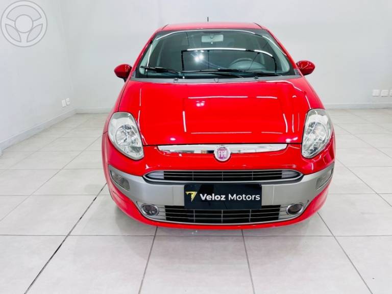 FIAT - PUNTO 1.6 ESSENCE 16V FLEX 4P MANUAL - 2013/2014 - VERMELHA - R$ 43.900,00