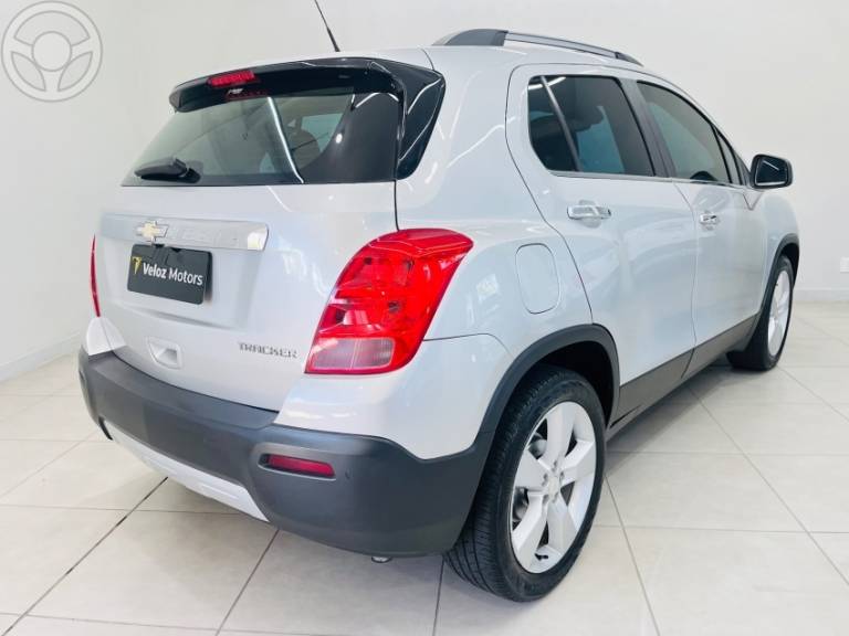 CHEVROLET - TRACKER 1.8 MPFI LTZ 4X2 16V FLEX 4P AUTOMÁTICO - 2013/2014 - PRATA - R$ 74.900,00