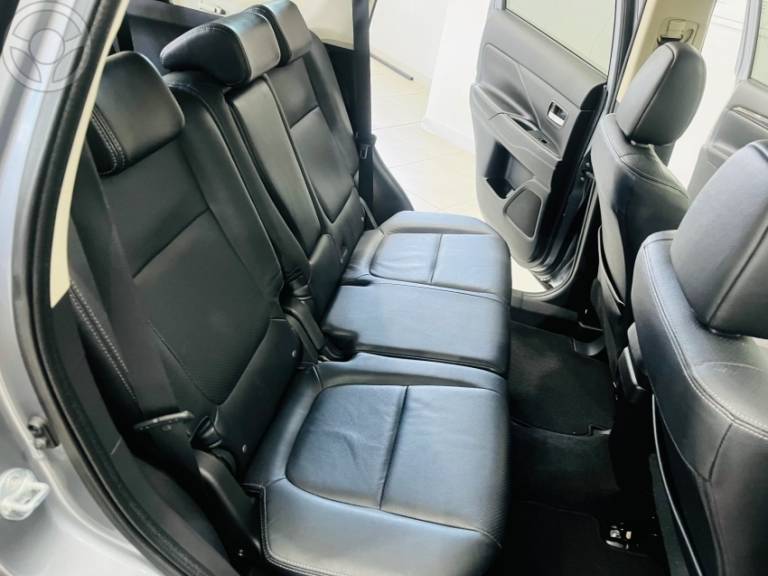 MITSUBISHI - OUTLANDER 3.0 GT 4X4 V6 24V 4P AUTOMÁTICO - 2015/2016 - PRATA - R$ 106.000,00