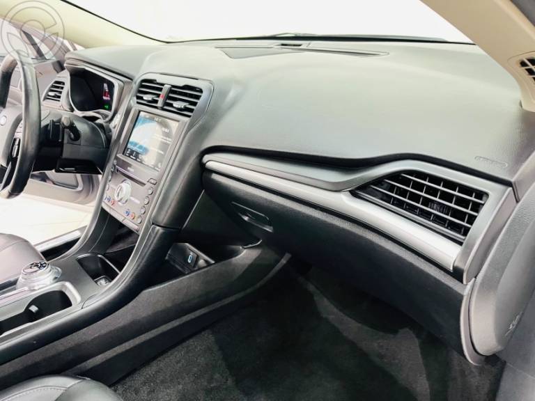 FORD - FUSION 2.0 TITANIUM AWD 16V 4P AUTOMÁTICO - 2016/2017 - BRANCA - R$ 104.900,00