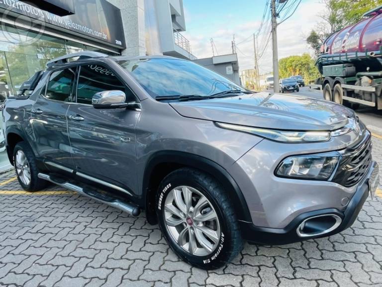 FIAT - TORO 2.0 16V TURBO DIESEL RANCH AT 4X4 AUTOMÁTICO - 2020/2021 - CINZA - R$ 129.990,00