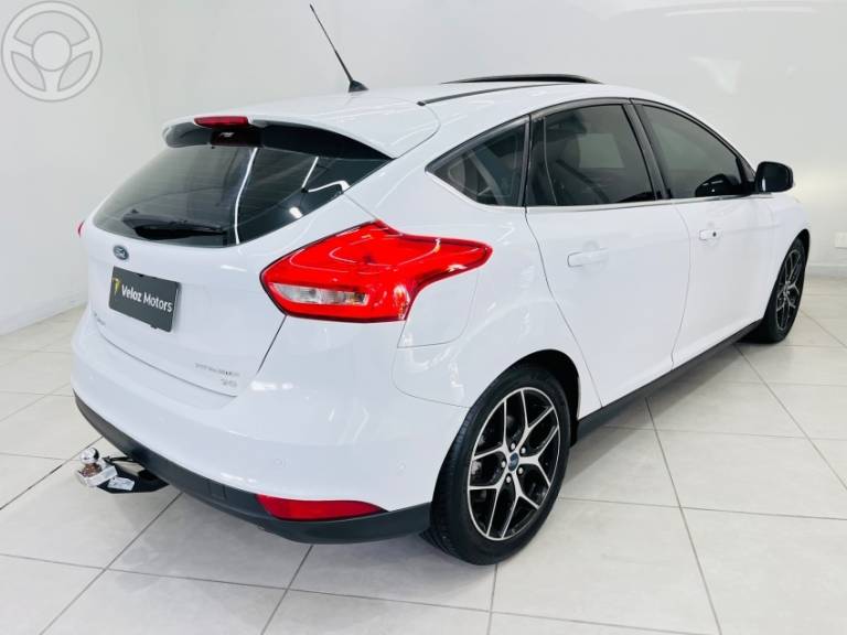 FORD - FOCUS 2.0 TITANIUM PLUS 16V FLEX 4P AUTOMÁTICO - 2015/2016 - BRANCA - R$ 74.500,00