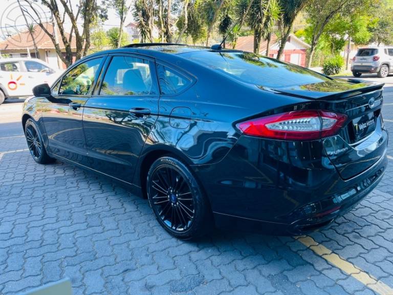 FORD - FUSION 2.0 TITANIUM FWD 16V 4P AUTOMÁTICO - 2014/2015 - PRETA - R$ 79.990,00