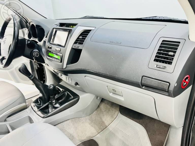 TOYOTA - HILUX 3.0 SRV 4X4 CD 16V TURBO INTERCOOLER DIESEL 4P MANUAL - 2010/2011 - PRETA - R$ 114.900,00