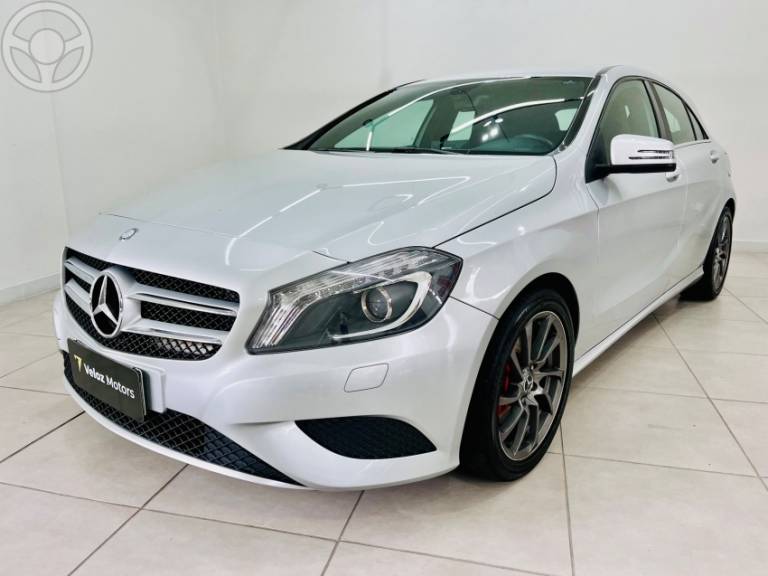 MERCEDES-BENZ - A 200 1.6 TURBO URBAN 16V 4P AUTOMÁTICO - 2013/2014 - PRATA - R$ 79.990,00