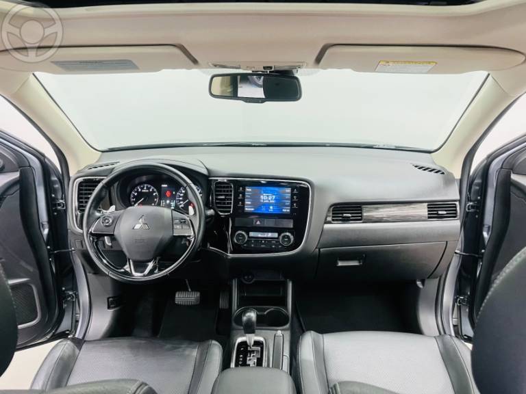 MITSUBISHI - OUTLANDER 3.0 GT 4X4 V6 24V 4P AUTOMÁTICO - 2015/2016 - PRATA - R$ 106.000,00