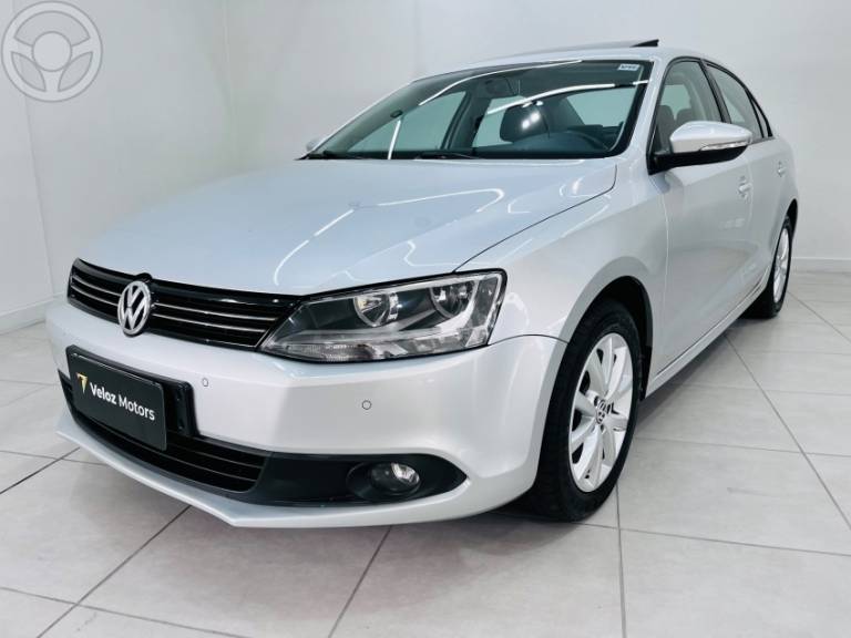 VOLKSWAGEN - JETTA 2.0 COMFORTLINE FLEX 4P TIPTRONIC - 2012/2013 - PRATA - R$ 69.900,00