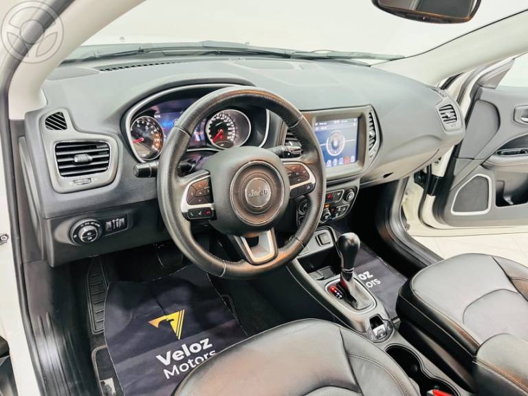 JEEP - COMPASS 2.0 16V FLEX LONGITUDE AUTOMÁTICO - 2018/2019 - BRANCA - R$ 97.900,00