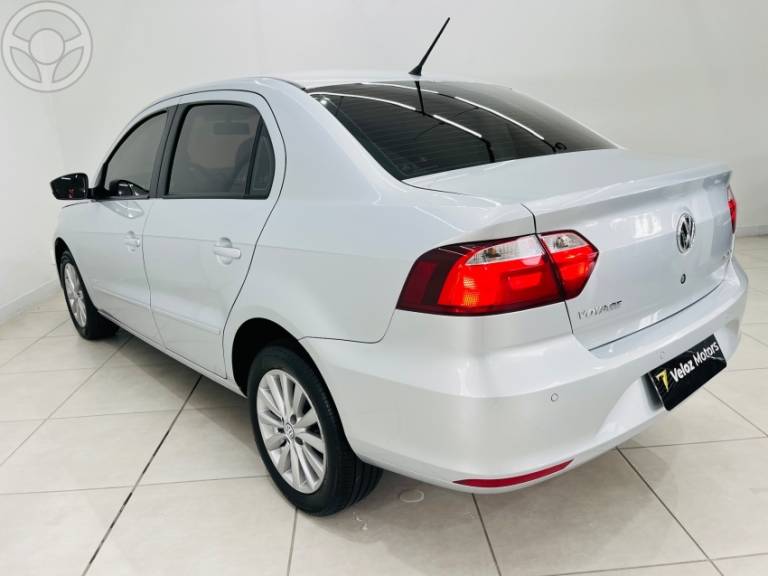 VOLKSWAGEN - VOYAGE 1.6 MI 8V FLEX 4P AUTOMATIZADO - 2013/2014 - PRATA - R$ 44.900,00