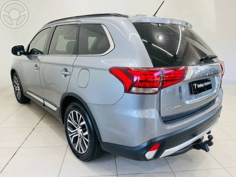 MITSUBISHI - OUTLANDER 3.0 GT 4X4 V6 24V 4P AUTOMÁTICO - 2015/2016 - PRATA - R$ 106.000,00