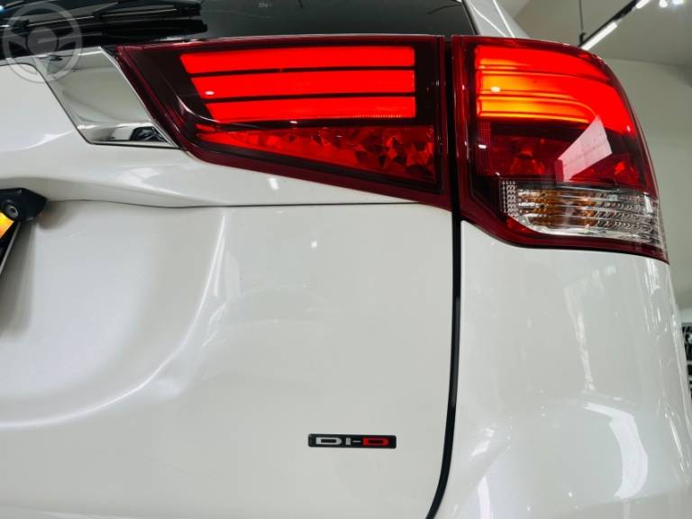 MITSUBISHI - OUTLANDER 2.2 4X4 16V DIESEL 4P AUTOMÁTICO - 2015/2016 - BRANCA - R$ 112.990,00