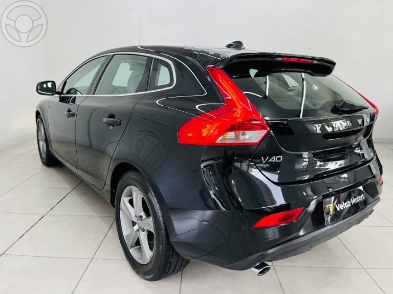 VOLVO - V40 2.0 T4 DYNAMIC TURBO 4P AUTOMÁTICO - 2013/2014 - PRETA - R$ 72.990,00