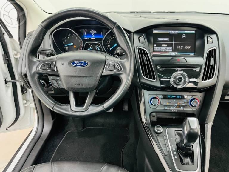 FORD - FOCUS 2.0 TITANIUM PLUS SEDAN 16V FLEX 4P AUTOMÁTICO - 2015/2016 - BRANCA - R$ 69.900,00