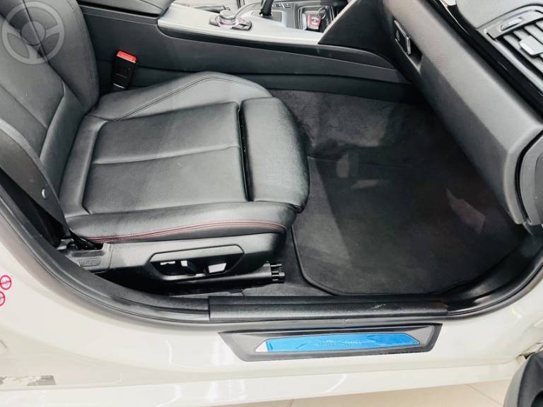 BMW - 320I 2.0 16V TURBO 4P AUTOMÁTICO - 2013/2014 - BRANCA - R$ 94.990,00