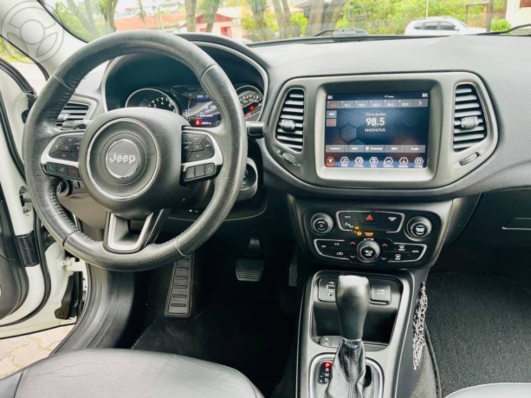 JEEP - COMPASS 2.0 16V FLEX LONGITUDE AUTOMÁTICO - 2017/2018 - BRANCA - R$ 93.990,00