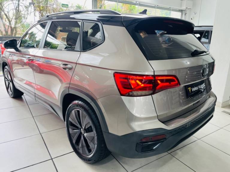 VOLKSWAGEN - TAOS 1.4 16V LAUNCHING TSI FLEX 4P AUTOMÁTICO - 2021/2022 - BEGE - R$ 153.000,00