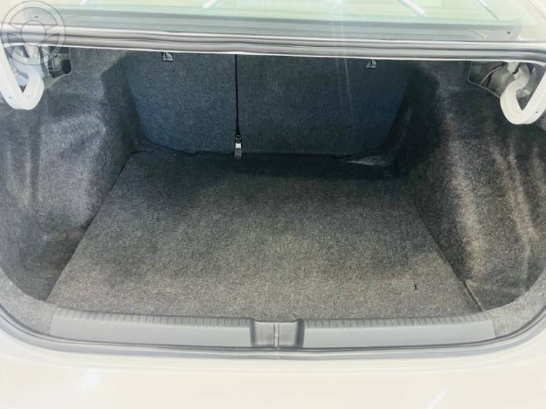 VOLKSWAGEN - VIRTUS 1.0 TSI SENSE 4P MANUAL - 2023/2024 - BRANCA - R$ 94.990,00