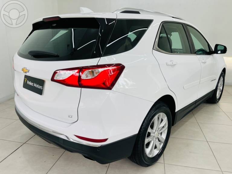 CHEVROLET - EQUINOX 2.0 16V TURBO LT AUTOMÁTICO - 2017/2018 - BRANCA - R$ 102.900,00