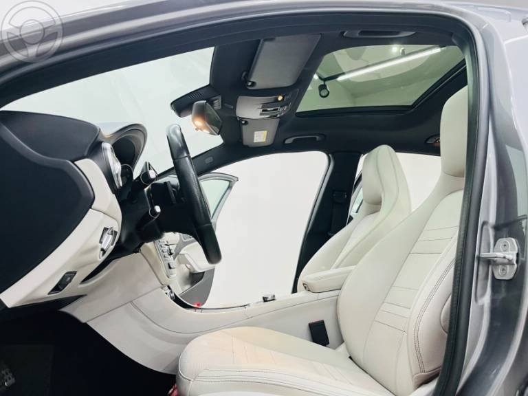 MERCEDES-BENZ - GLA 200 1.6 CGI VISION 16V TURBO FLEX 4P AUTOMÁTICO - 2015/2015 - CINZA - R$ 115.900,00