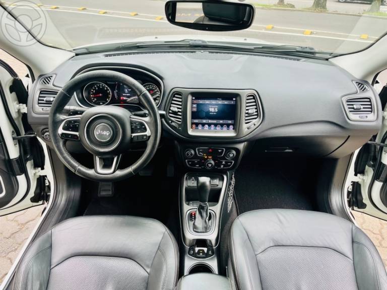 JEEP - COMPASS 2.0 16V FLEX LONGITUDE AUTOMÁTICO - 2017/2018 - BRANCA - R$ 93.990,00