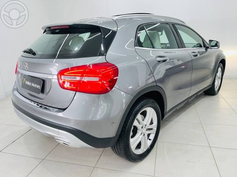 MERCEDES-BENZ - GLA 200 1.6 CGI VISION 16V TURBO FLEX 4P AUTOMÁTICO - 2015/2015 - CINZA - R$ 115.900,00