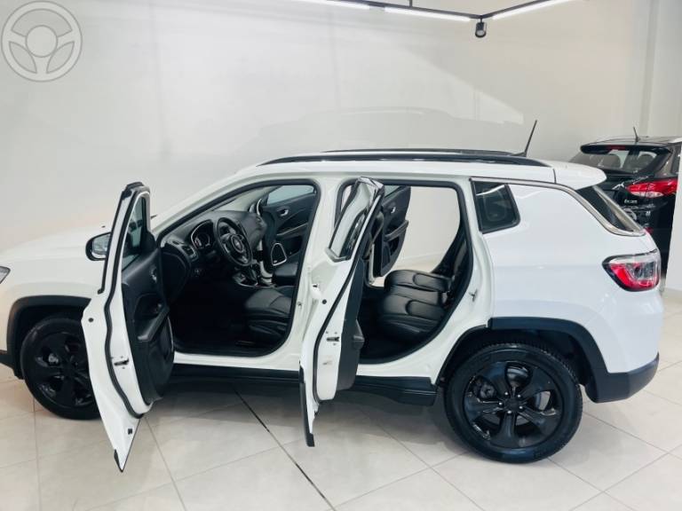 JEEP - COMPASS 2.0 16V FLEX LONGITUDE AUTOMÁTICO - 2017/2017 - BRANCA - R$ 94.990,00