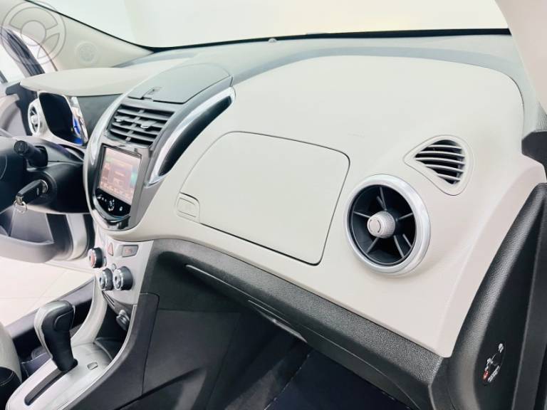 CHEVROLET - TRACKER 1.8 MPFI LTZ 4X2 16V FLEX 4P AUTOMÁTICO - 2015/2015 - PRATA - R$ 69.990,00