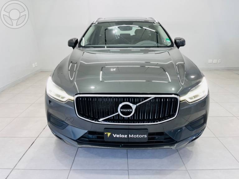 VOLVO - XC60 2.0 T5 MOMENTUM 4P AUTOMÁTICO - 2017/2018 - CINZA - R$ 165.900,00